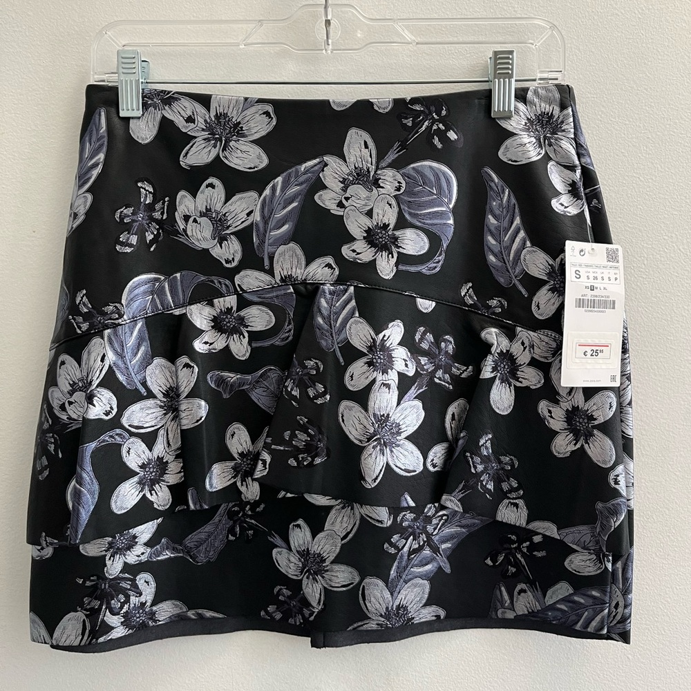 Zara pleather peplum floral mini skirt NWT